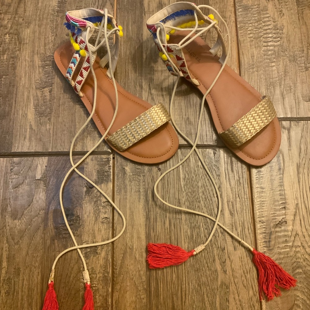Indigo rd. Lace up sandals with colorful accents. Size 9